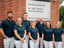 Praxisteam rund um Dr. Schmid